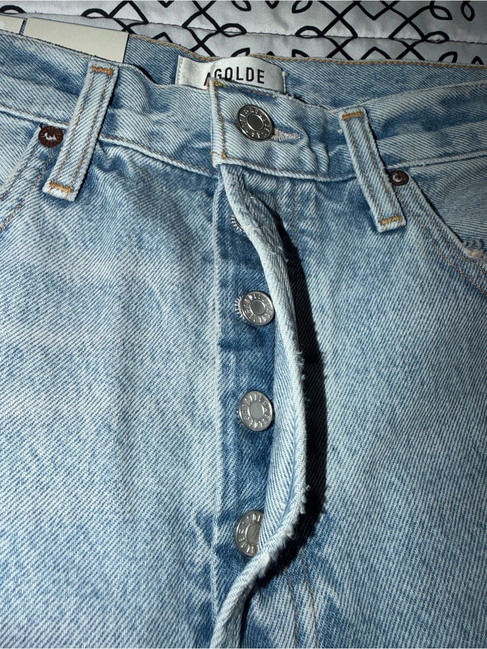 Agolde High Rise Slim Riley Shorts - Picture 3 of 10